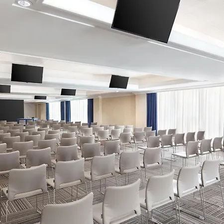 Courtyard By Marriott Rome Central Park
