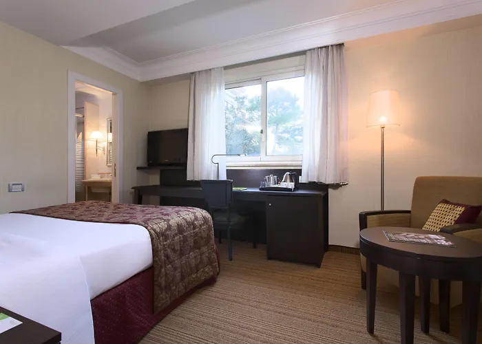 Courtyard By Marriott Park Rome