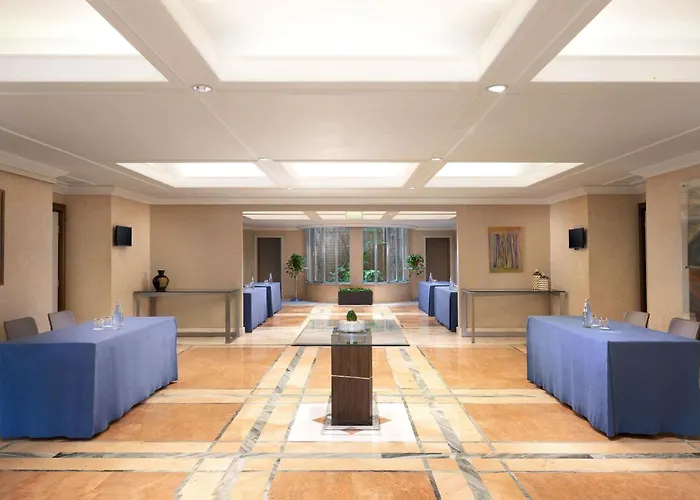 Courtyard By Marriott Park Hotel