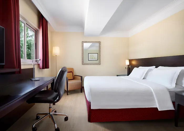 Courtyard By Marriott Park Hotel Rome