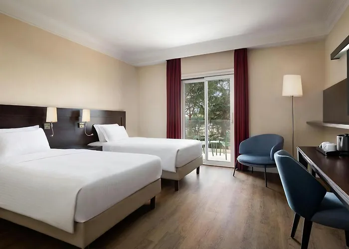 Courtyard By Marriott Park Hotel