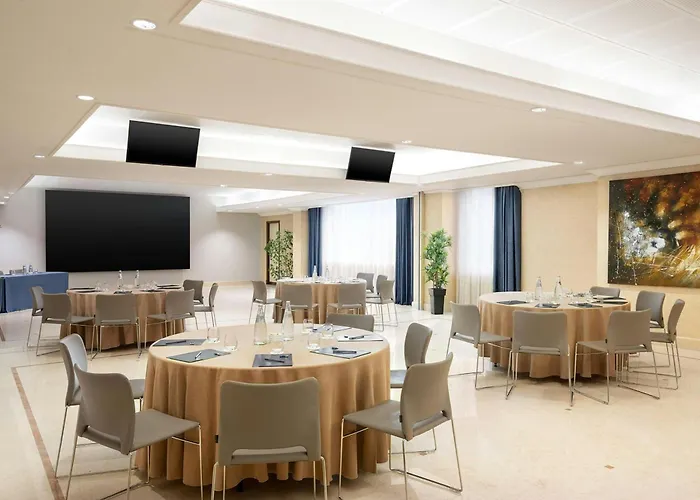 Courtyard By Marriott Park