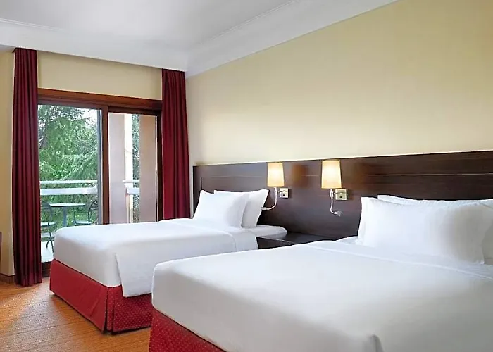 Courtyard By Marriott Park Rome