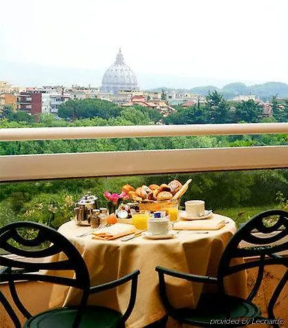 Courtyard By Marriott Park Rome
