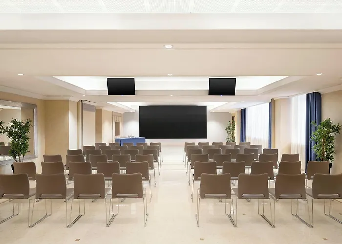Courtyard By Marriott Park