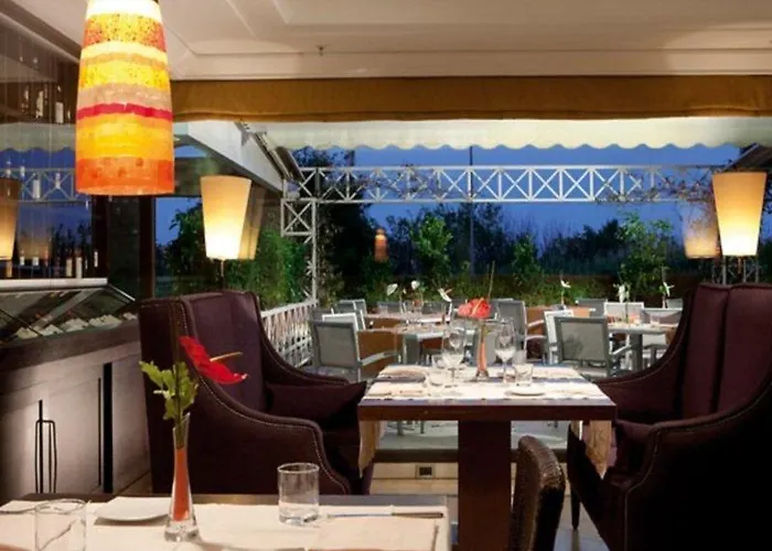 Courtyard By Marriott Park Roma