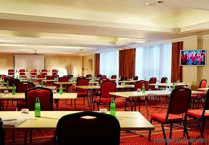 Courtyard By Marriott Park Hotel Rome