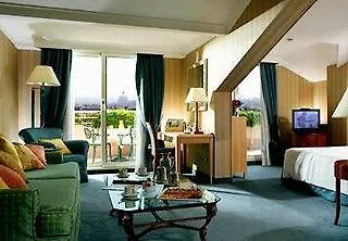Hotel Courtyard By Marriott Park Rome
