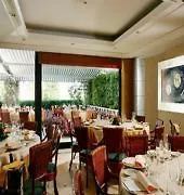 Courtyard By Marriott Park Hotel